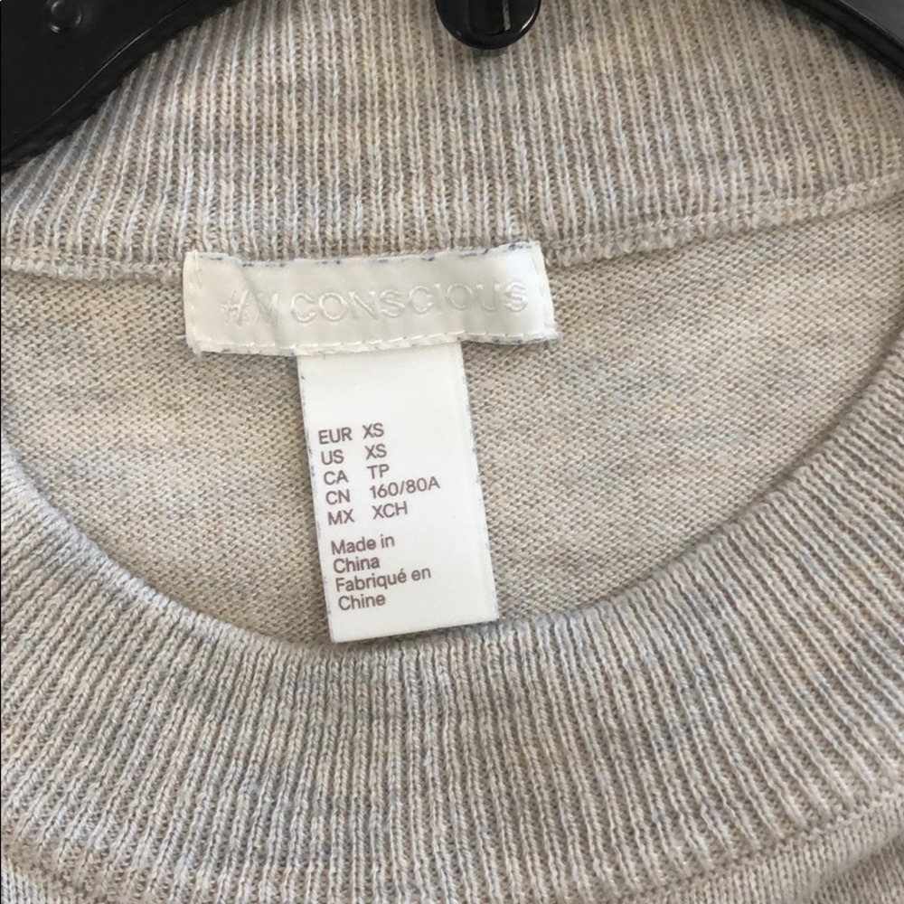 Sweater - Picture 4 of 4